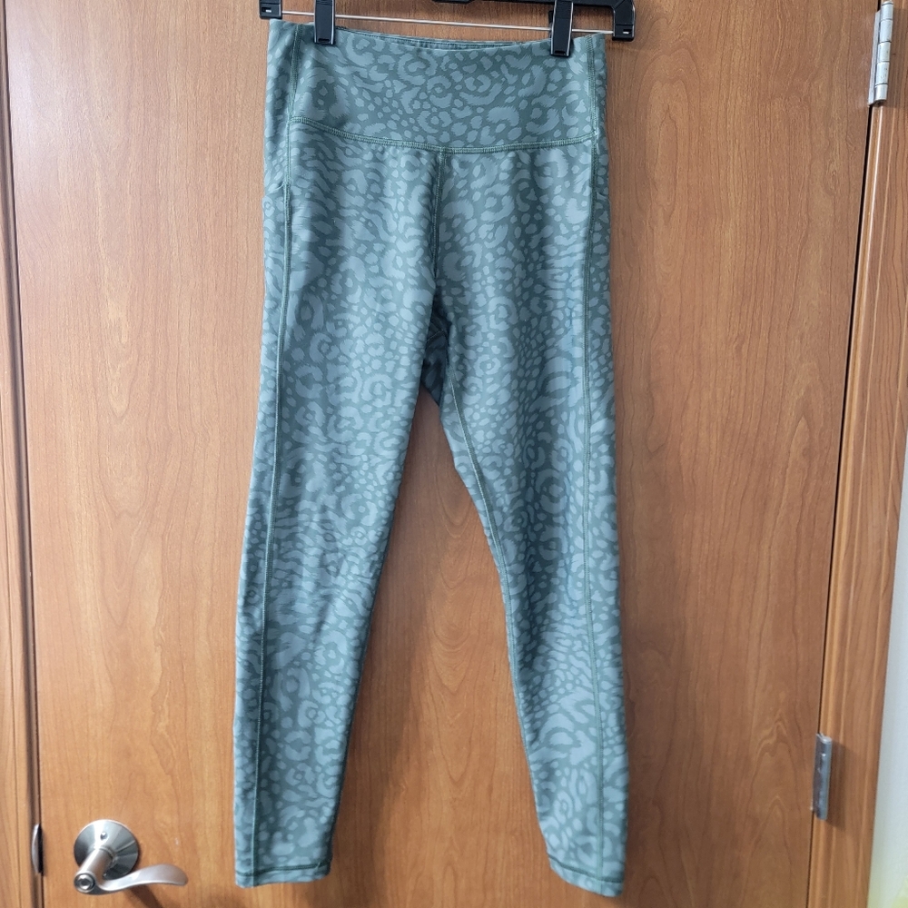 BOGO Tek Gear Workout Green Leopard Crop Leggings Size Medium